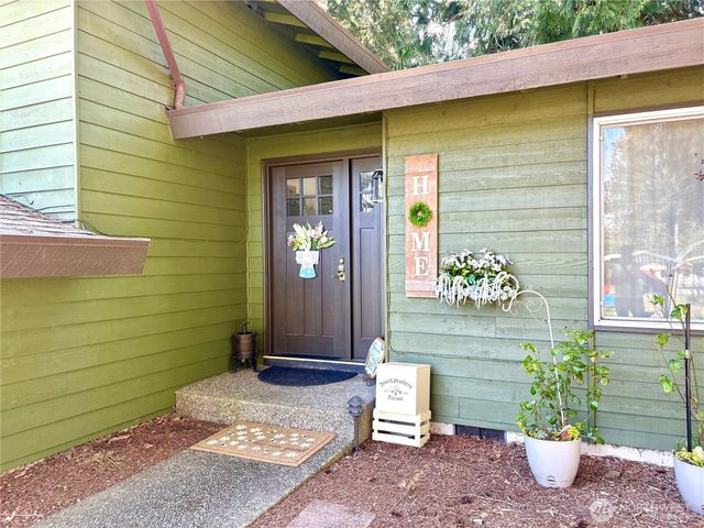 8210 University Point Circle NE, Bremerton, WA 98311
