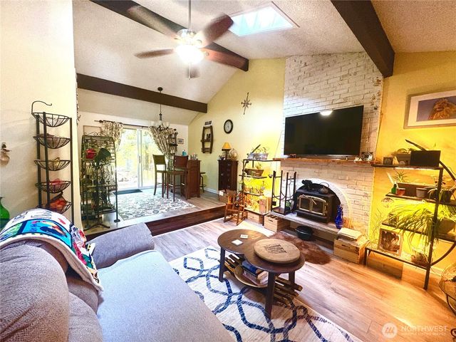 8210 University Point Circle NE, Bremerton, WA 98311