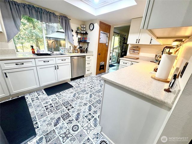 8210 University Point Circle NE, Bremerton, WA 98311