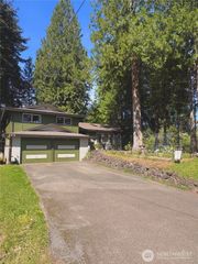 8210 University Point Circle NE, Bremerton, WA 98311