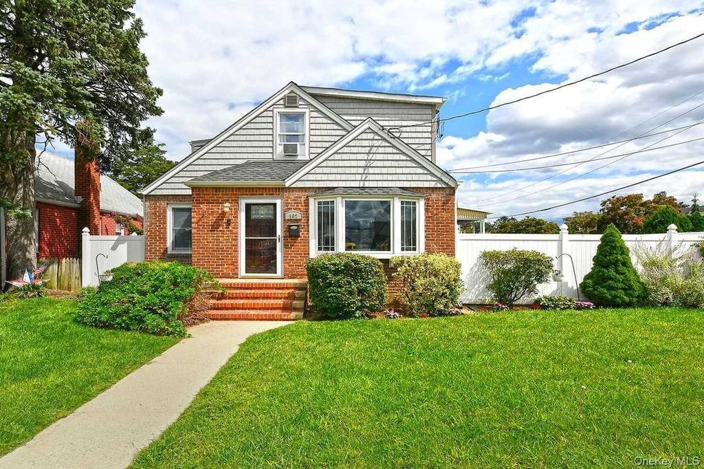 102 Roxbury Road, Franklin Square, NY 11010 — photo 2