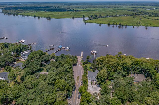 214 Crane Dr., Pawleys Island, SC 29585