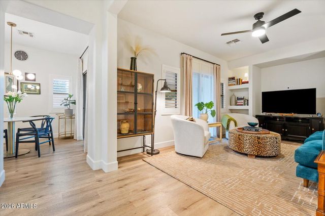 10370 W SANDS Drive 464, Peoria, AZ 85383