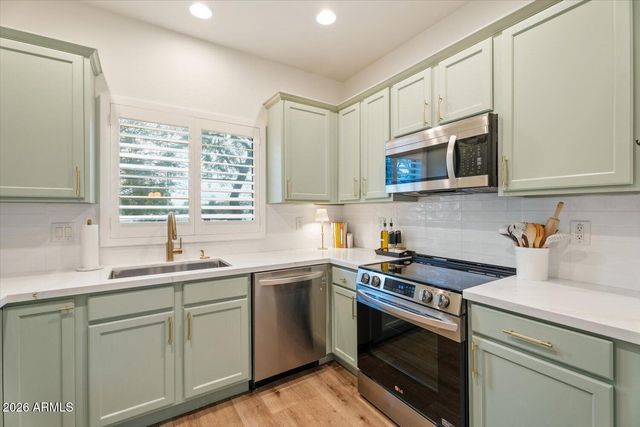 10370 W SANDS Drive 464, Peoria, AZ 85383