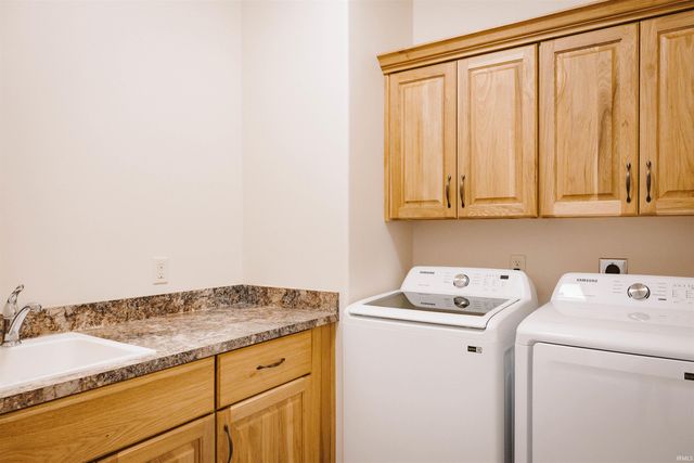 3211 W Bartlett Drive, New Haven, IN 46774