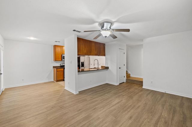 6700 Cooper LN 19, Austin, TX 78745
