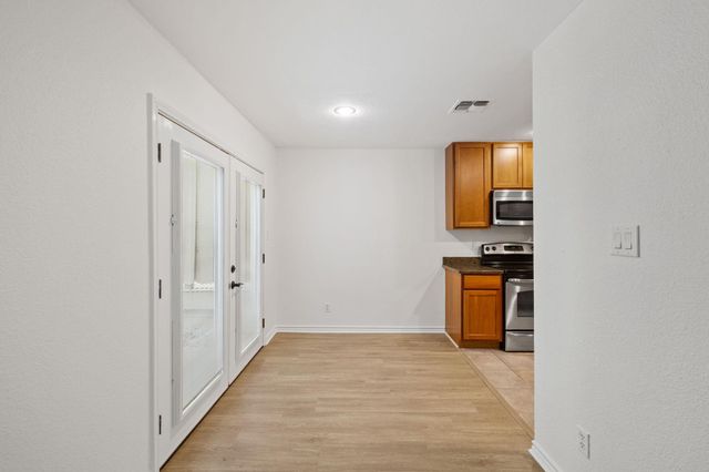 6700 Cooper LN 19, Austin, TX 78745