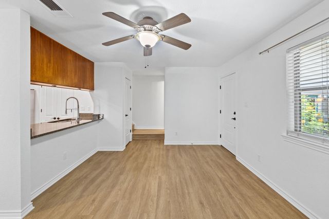 6700 Cooper LN 19, Austin, TX 78745
