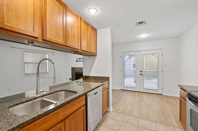 6700 Cooper LN 19, Austin, TX 78745