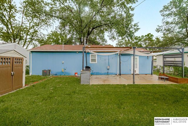 7402 S 76th Avenue, La Vista, NE 68128