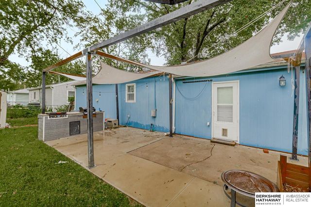 7402 S 76th Avenue, La Vista, NE 68128