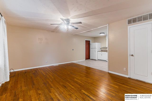 7402 S 76th Avenue, La Vista, NE 68128