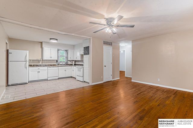 7402 S 76th Avenue, La Vista, NE 68128