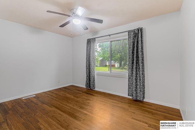 7402 S 76th Avenue, La Vista, NE 68128