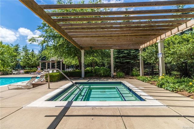 20209 Chesapeake Circle, Commerce Twp, MI 48390