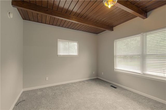 6401 Roswell Avenue, Kansas City, KS 66104