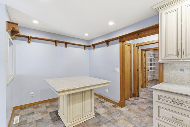 1182 E Evans Street, Springfield, MO 65810