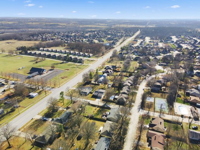 1182 E Evans Street, Springfield, MO 65810