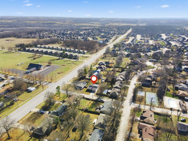 1182 E Evans Street, Springfield, MO 65810