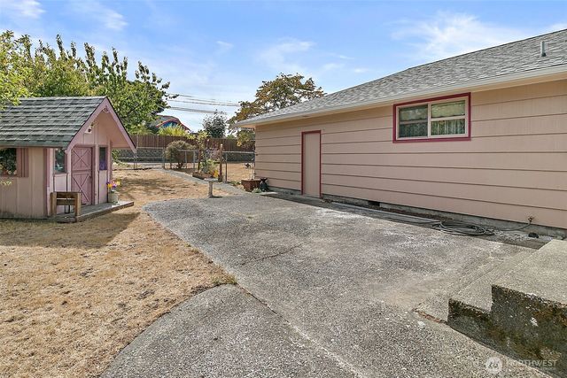 502 E 32nd Street, Tacoma, WA 98404