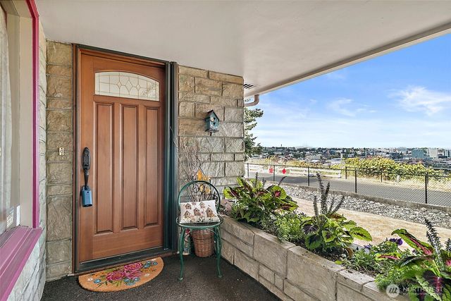 502 E 32nd Street, Tacoma, WA 98404