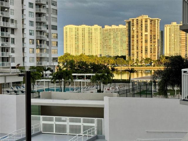 18021 Biscayne Boulevard 304, Aventura, FL 33160