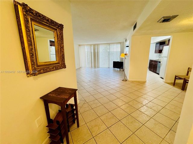 18021 Biscayne Boulevard 304, Aventura, FL 33160