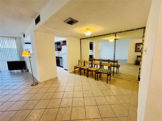 18021 Biscayne Boulevard 304, Aventura, FL 33160