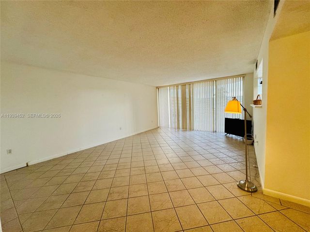18021 Biscayne Boulevard 304, Aventura, FL 33160