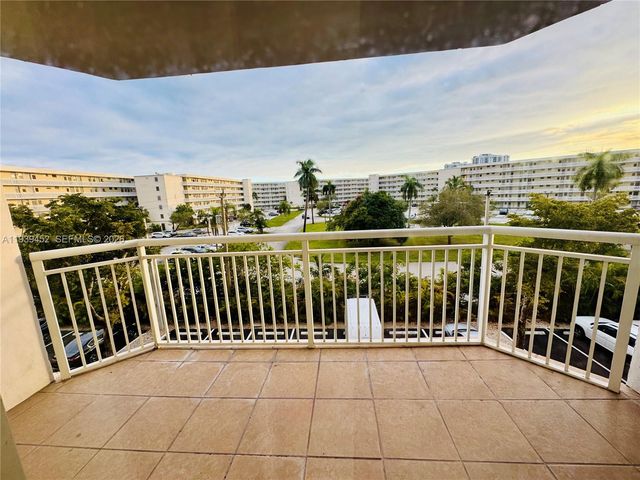 18021 Biscayne Boulevard 304, Aventura, FL 33160