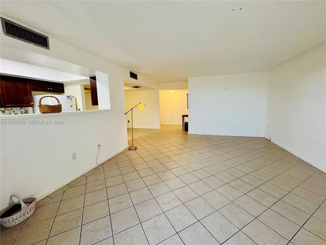 18021 Biscayne Boulevard 304, Aventura, FL 33160