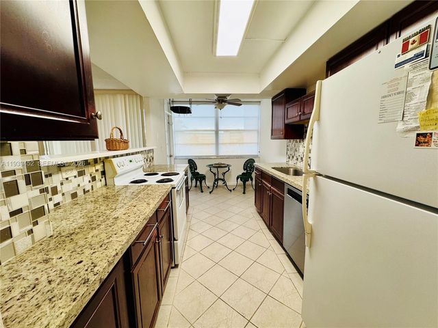 18021 Biscayne Boulevard 304, Aventura, FL 33160