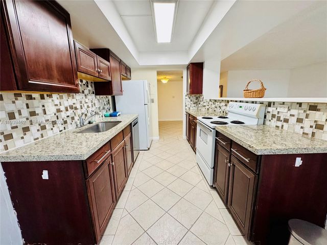 18021 Biscayne Boulevard 304, Aventura, FL 33160