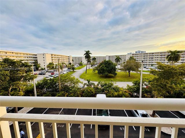 18021 Biscayne Boulevard 304, Aventura, FL 33160
