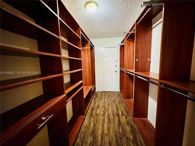 18021 Biscayne Boulevard 304, Aventura, FL 33160