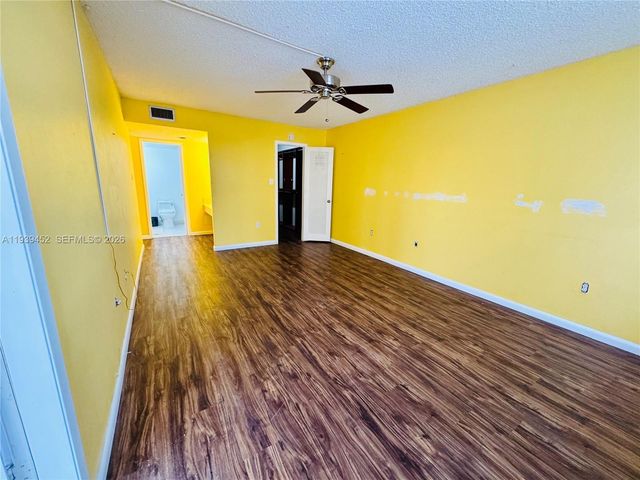 18021 Biscayne Boulevard 304, Aventura, FL 33160