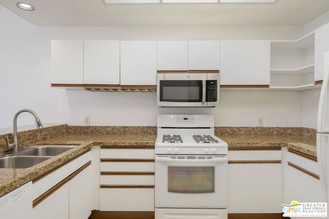 2601 S Broadmoor Drive 22, Palm Springs, CA 92264