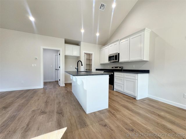 890 E Harlan Drive, Tahlequah, OK 74464