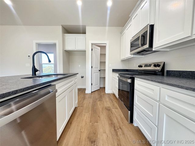 890 E Harlan Drive, Tahlequah, OK 74464