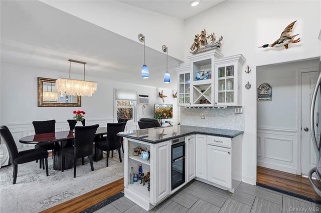 105 Sequams Lane E, West Islip, NY 11795
