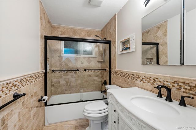 105 Sequams Lane E, West Islip, NY 11795