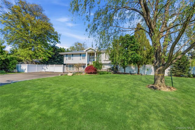 105 Sequams Lane E, West Islip, NY 11795