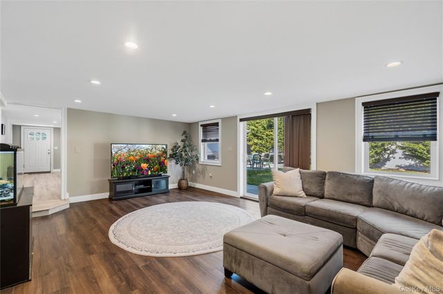 105 Sequams Lane E, West Islip, NY 11795