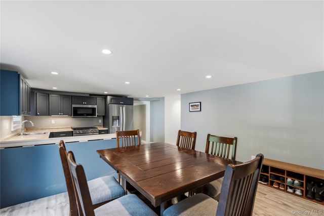 105 Sequams Lane E, West Islip, NY 11795