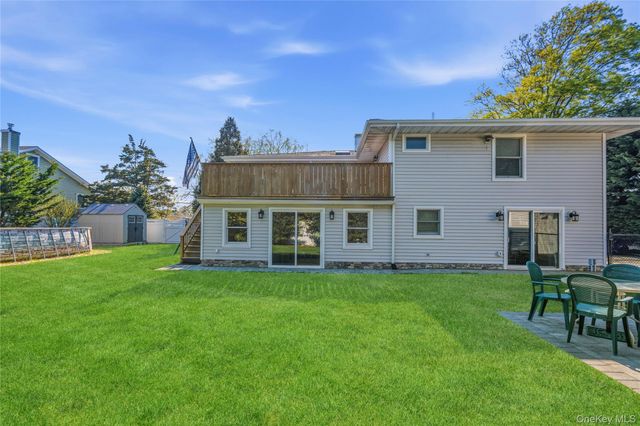 105 Sequams Lane E, West Islip, NY 11795