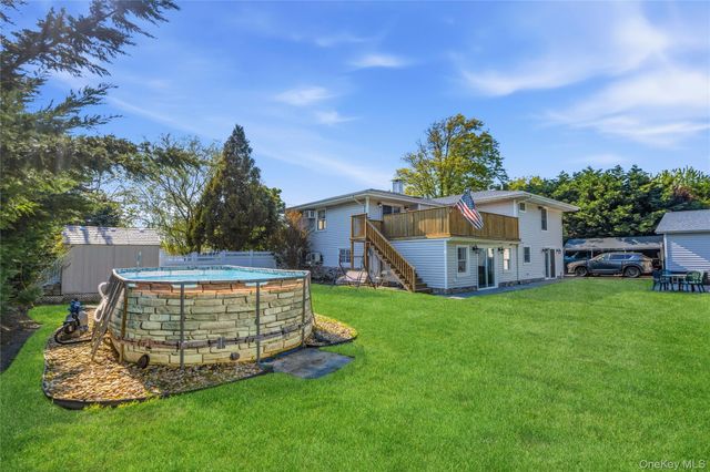 105 Sequams Lane E, West Islip, NY 11795