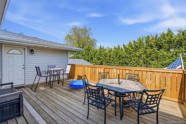 105 Sequams Lane E, West Islip, NY 11795