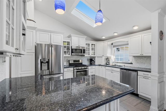 105 Sequams Lane E, West Islip, NY 11795