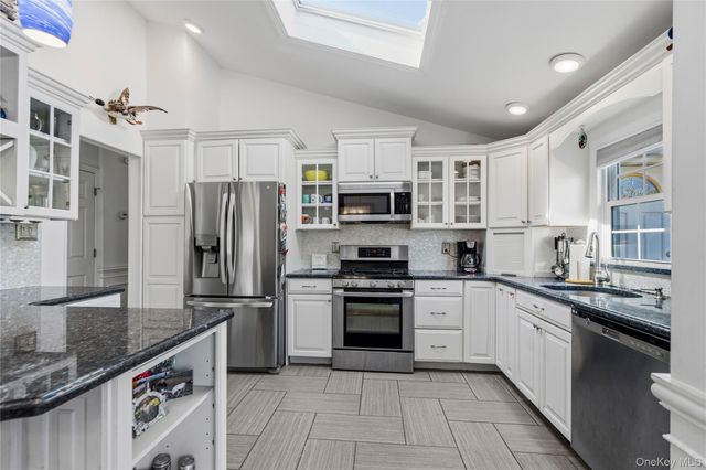 105 Sequams Lane E, West Islip, NY 11795