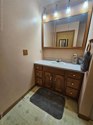 2219 Gray Road, Lapeer, MI 48446